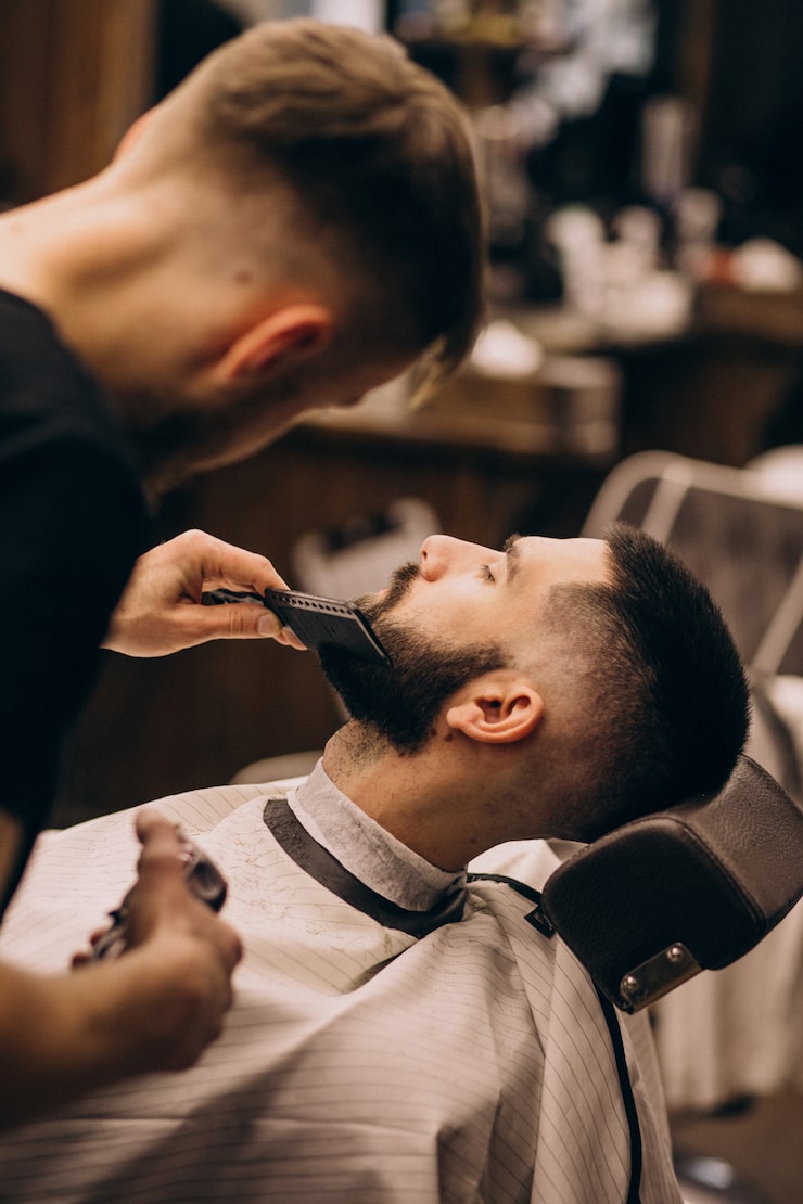 Máquina de Barbear: A Arte da Beleza no Ritual da Barba Perfeita